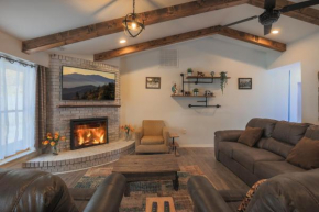 Relaxing 3BR Cottage 1 mile to Main st attractions Views